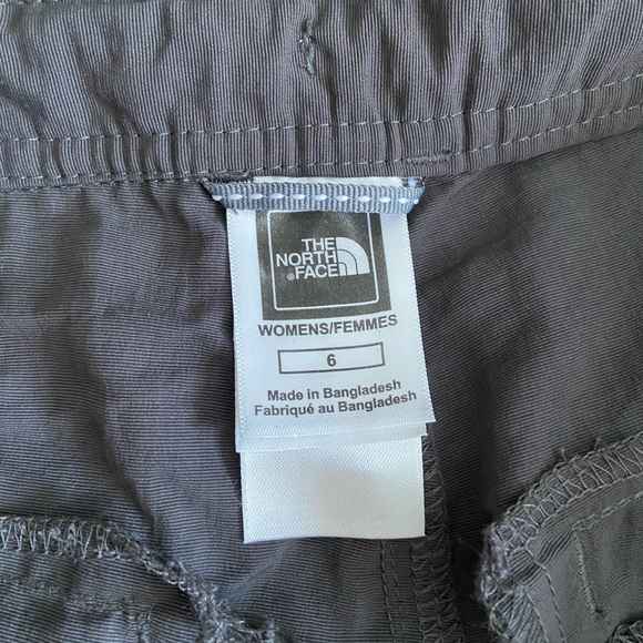 The North Face Women's Cargo Shorts - Picture 5 of 9